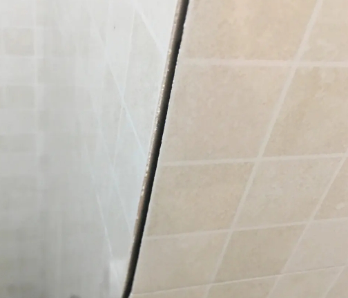 桃山瓷砖空鼓维修公司分享阳台瓷砖脱落的修复过程可以分为以下几个步骤