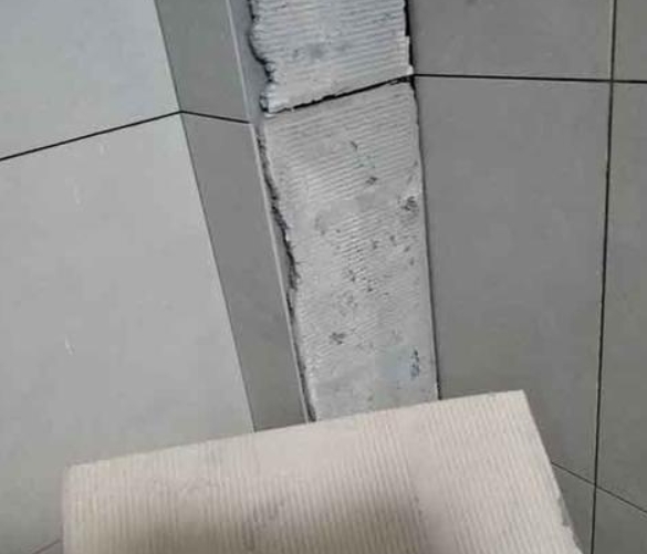 桃山瓷砖空鼓维修公司分享下厨房瓷砖脱落的补救措施。